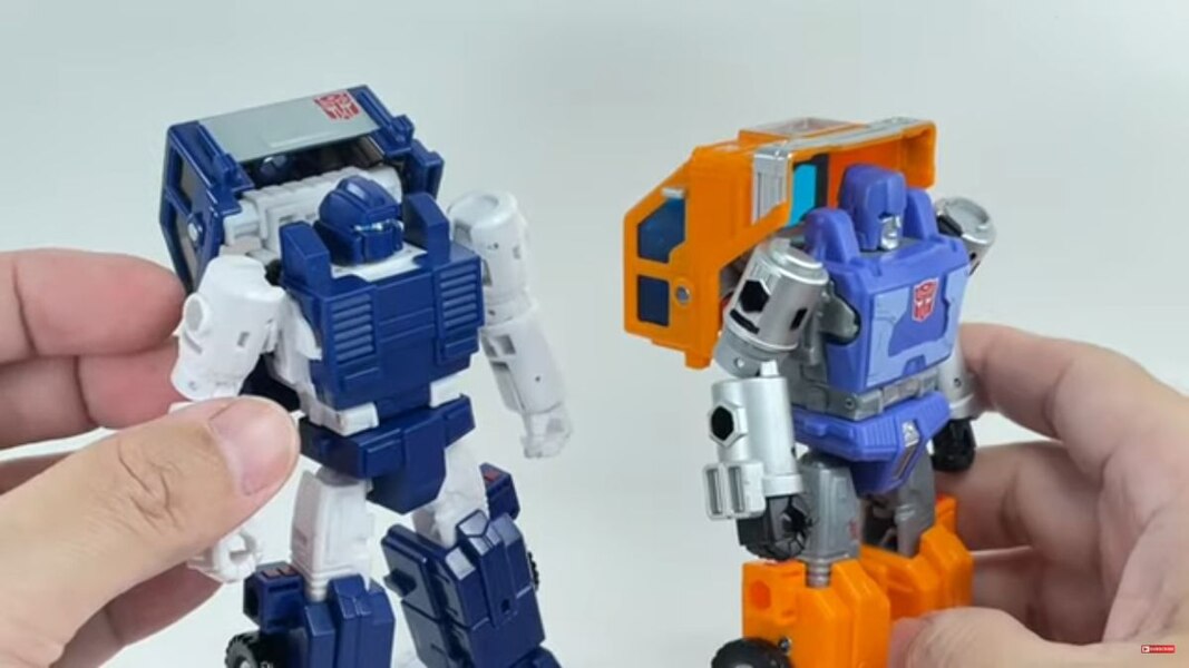 Transformers Kingdom Pipes In Hand Images  (10 of 13)